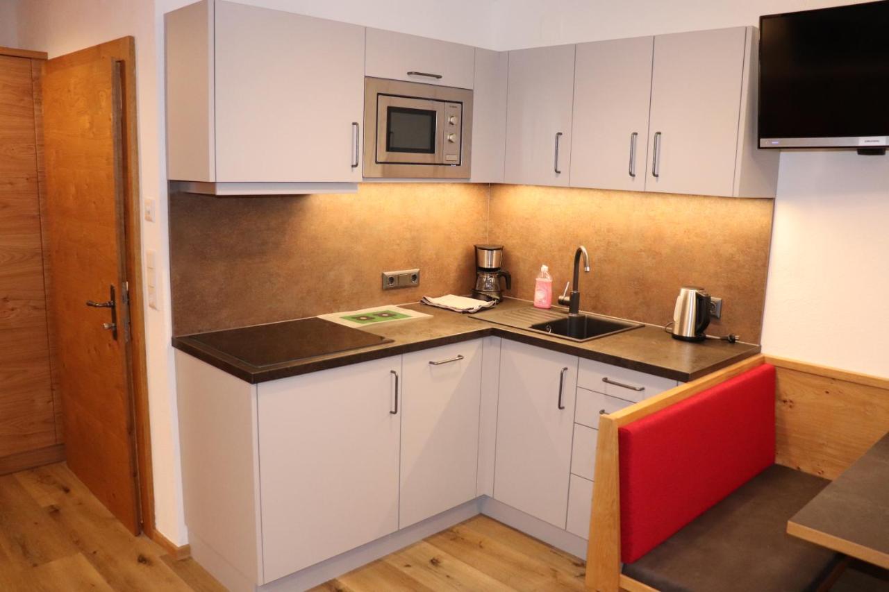 Haus Alpenflora Apartman Flirsch Kültér fotó