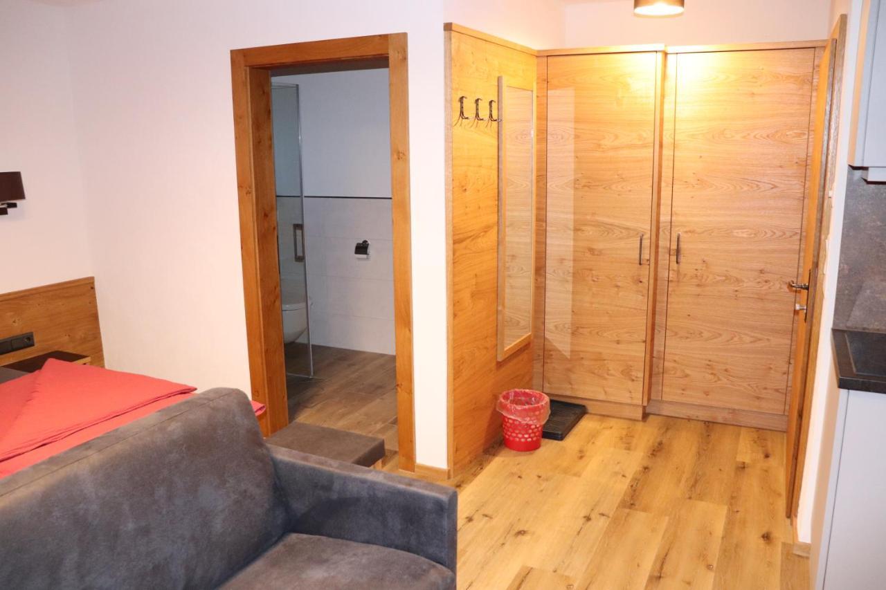 Haus Alpenflora Apartman Flirsch Kültér fotó