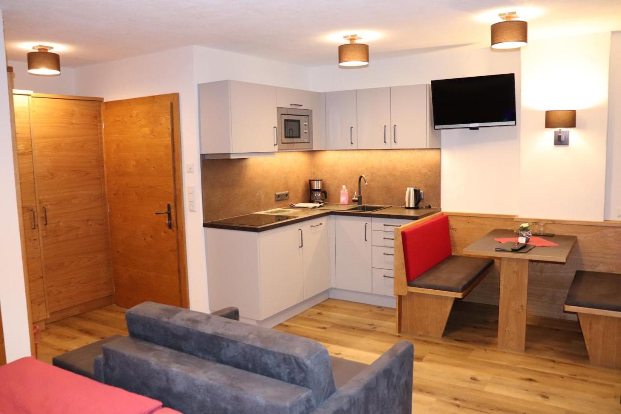 Haus Alpenflora Apartman Flirsch Kültér fotó