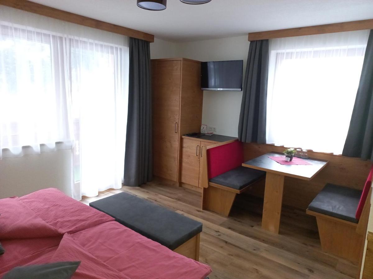 Haus Alpenflora Apartman Flirsch Kültér fotó