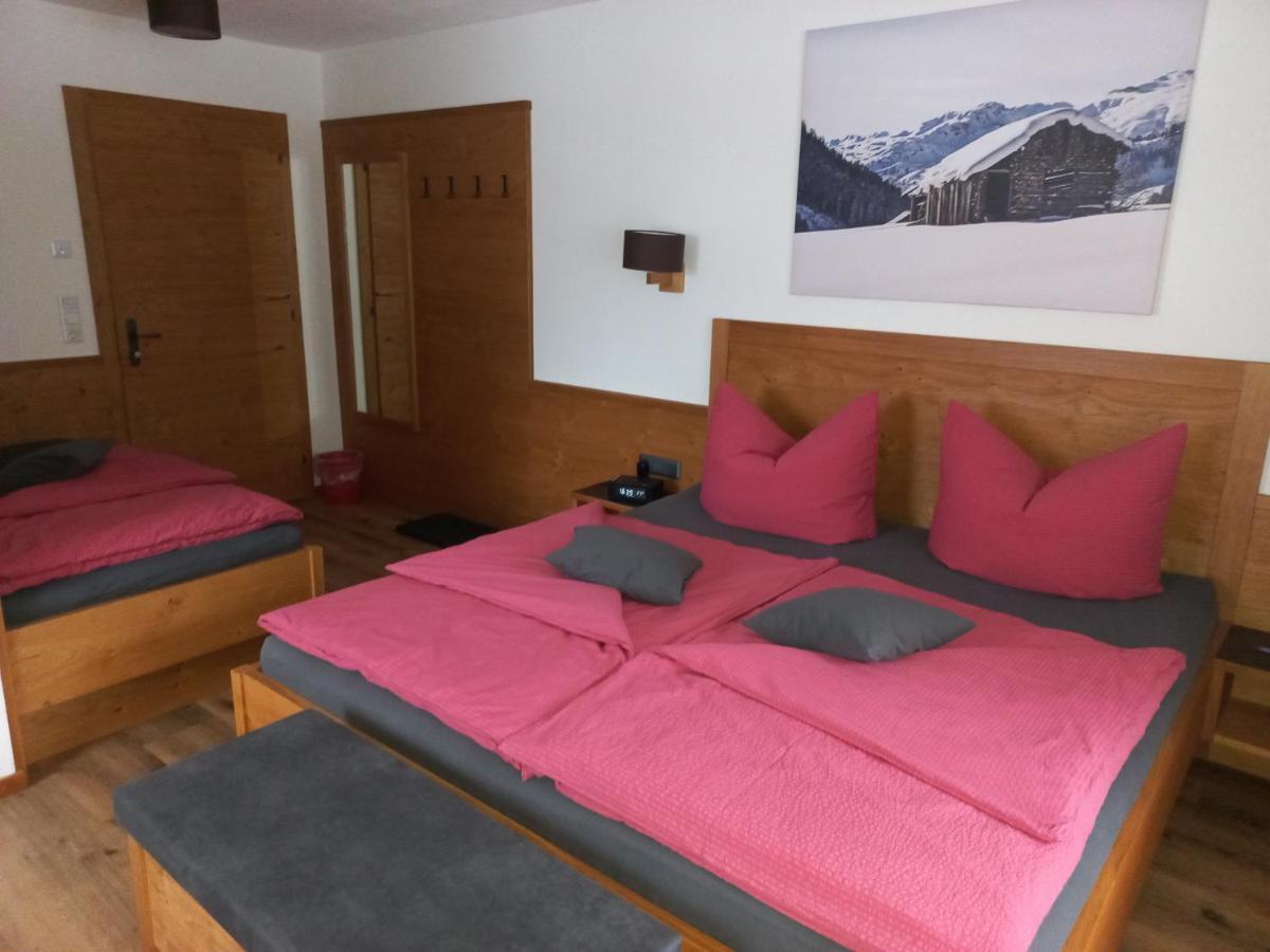 Haus Alpenflora Apartman Flirsch Kültér fotó