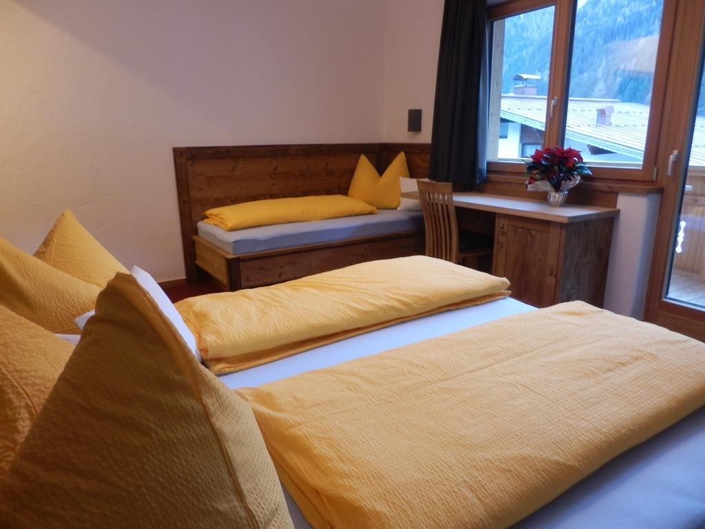 Haus Alpenflora Apartman Flirsch Kültér fotó