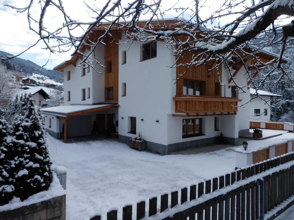 Haus Alpenflora Apartman Flirsch Kültér fotó