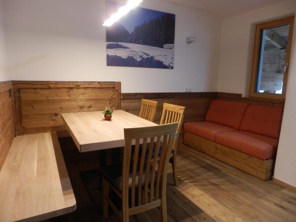 Haus Alpenflora Apartman Flirsch Kültér fotó