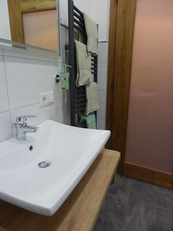 Haus Alpenflora Apartman Flirsch Kültér fotó