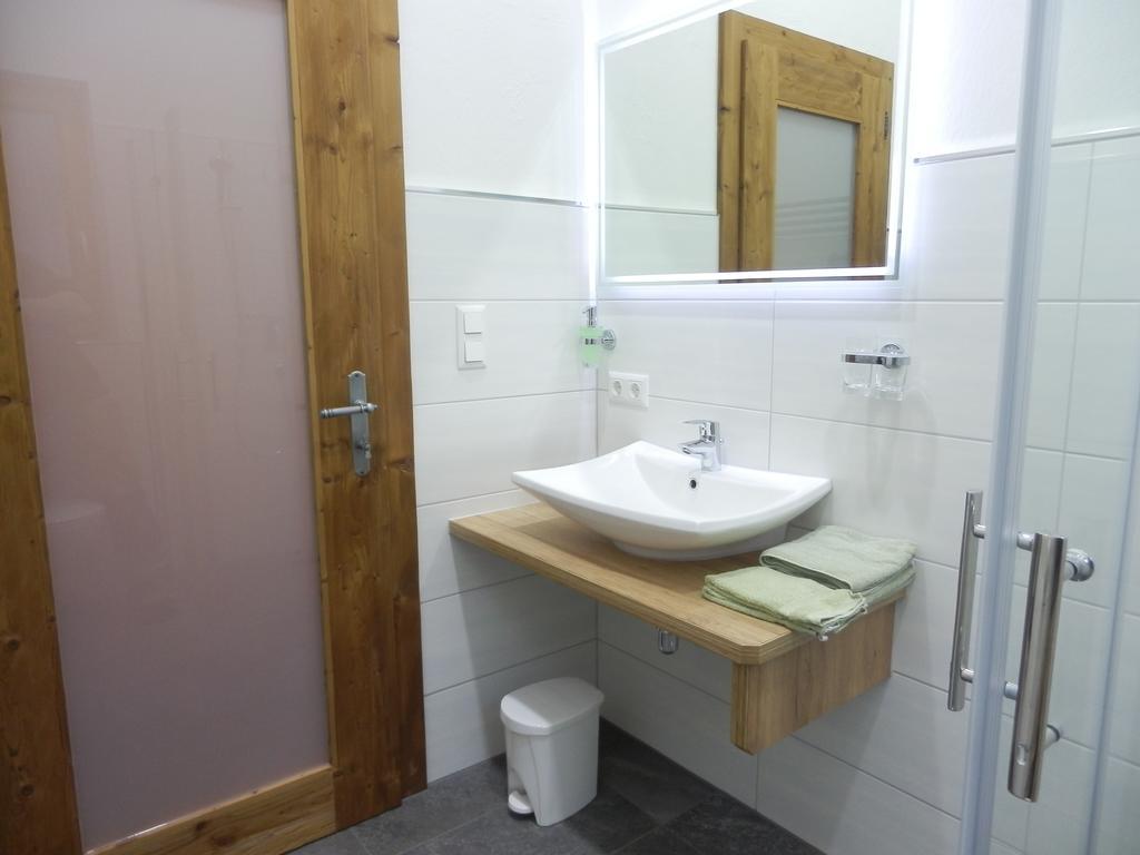 Haus Alpenflora Apartman Flirsch Kültér fotó