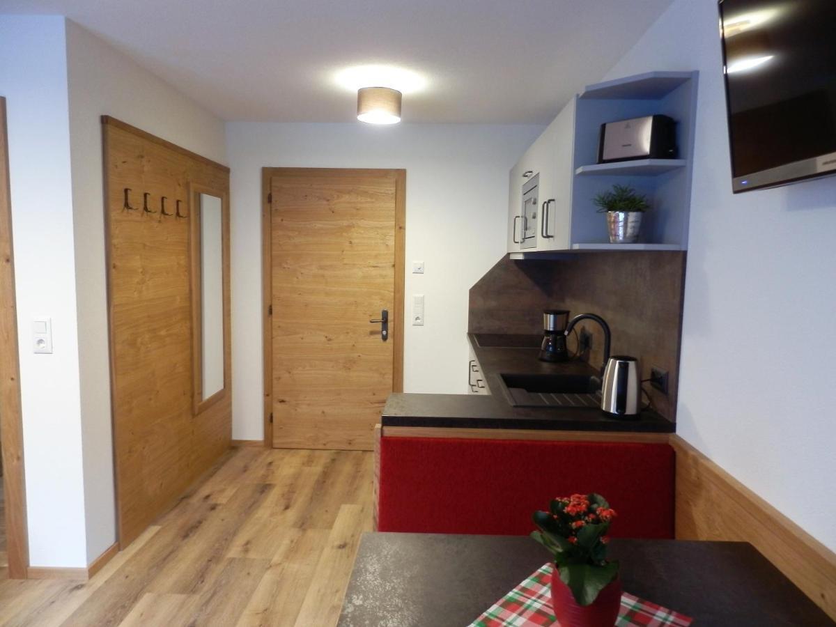 Haus Alpenflora Apartman Flirsch Kültér fotó