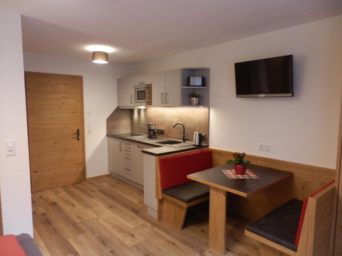 Haus Alpenflora Apartman Flirsch Kültér fotó