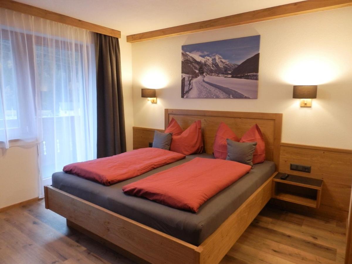 Haus Alpenflora Apartman Flirsch Kültér fotó