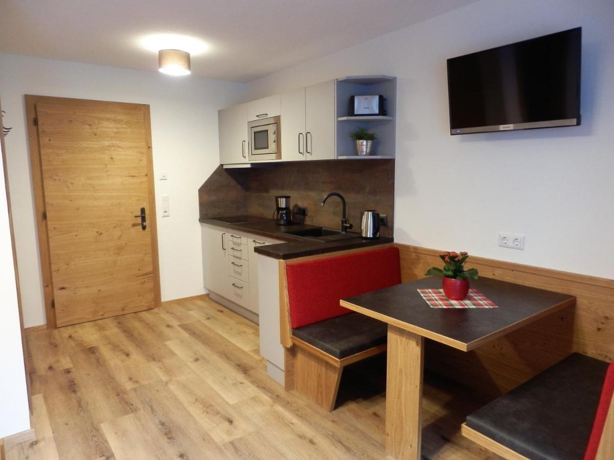 Haus Alpenflora Apartman Flirsch Kültér fotó